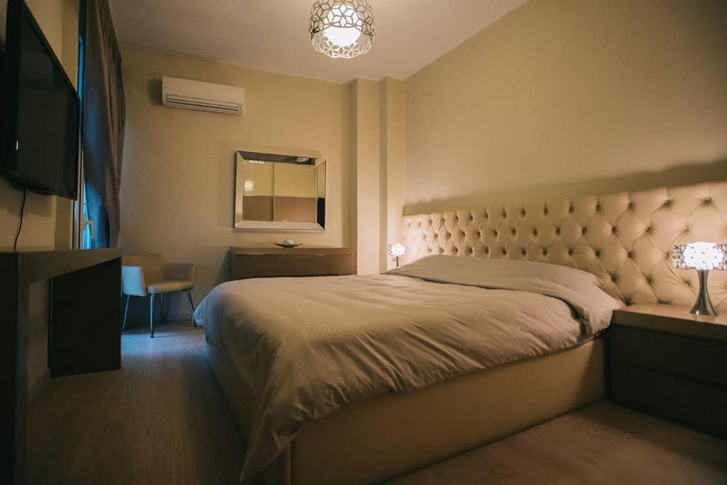 A Stylish Apartment In The Center Of Kastoria Exterior photo